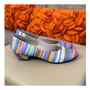❣️Soft Style by Hush Puppies Moyen Colorful Stripe Pumps❣️